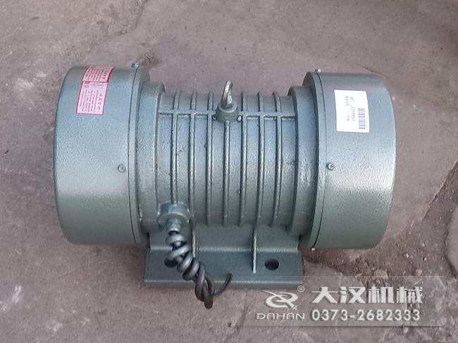 VB振動電機(jī)的選型要根據(jù)所匹配產(chǎn)品需要的激振大小，進(jìn)行選擇。
