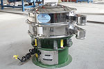 600型三次元振動篩，產(chǎn)量可達(dá)500kg/h。